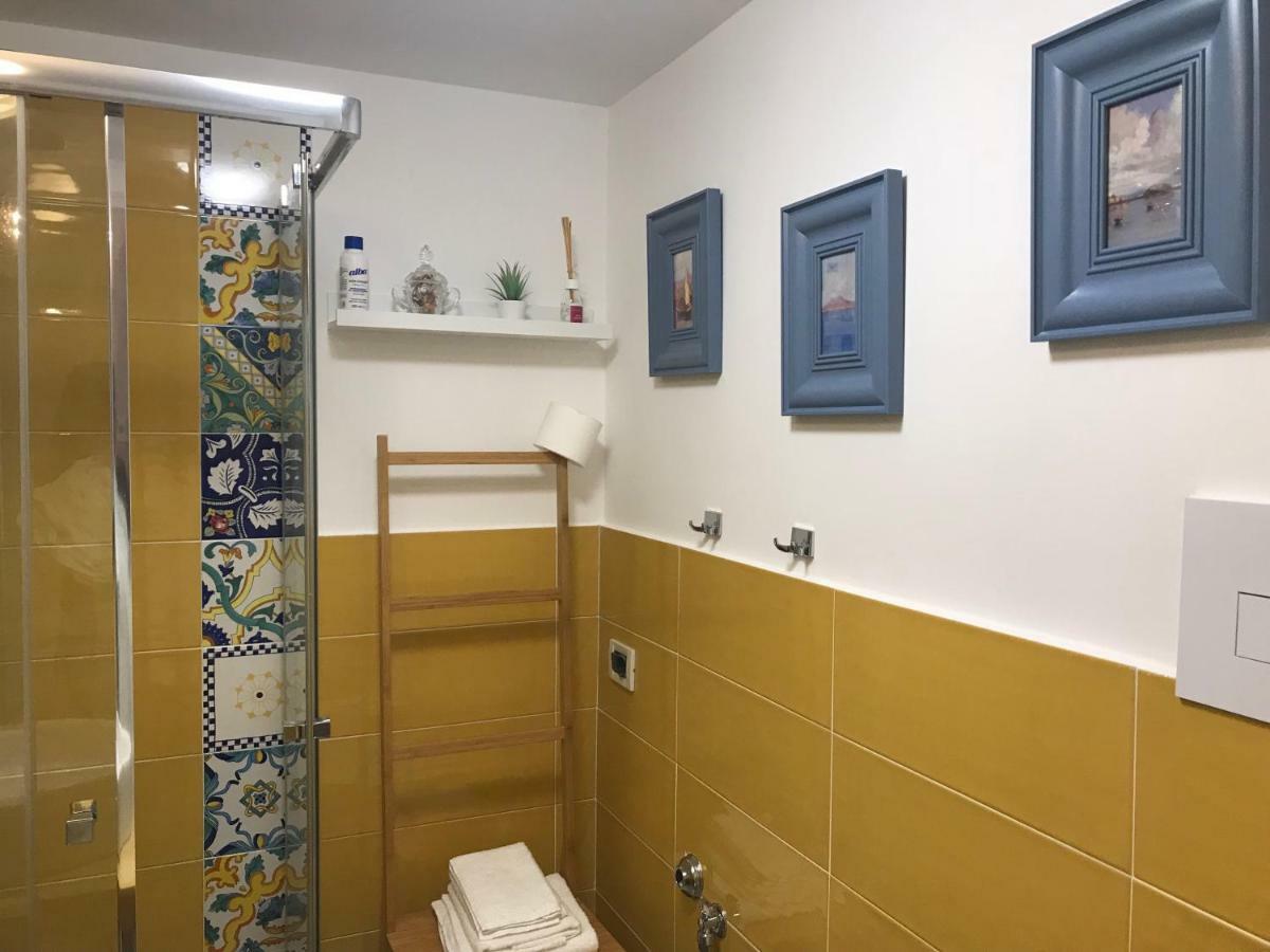 La Casa Di Hoby Apartment Naples Luaran gambar